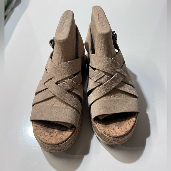 TRASK Taupe suede woven platform sandal‎ size 8. - Picture 7 of 10